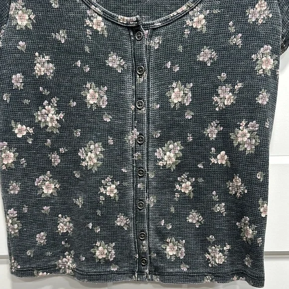 AEO Dark Blue Floral Short Sleeve Crop Top - Size Small - Picture 3 of 8